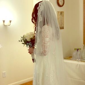 Vintage Wedding Dress W/ Cathedral Vail